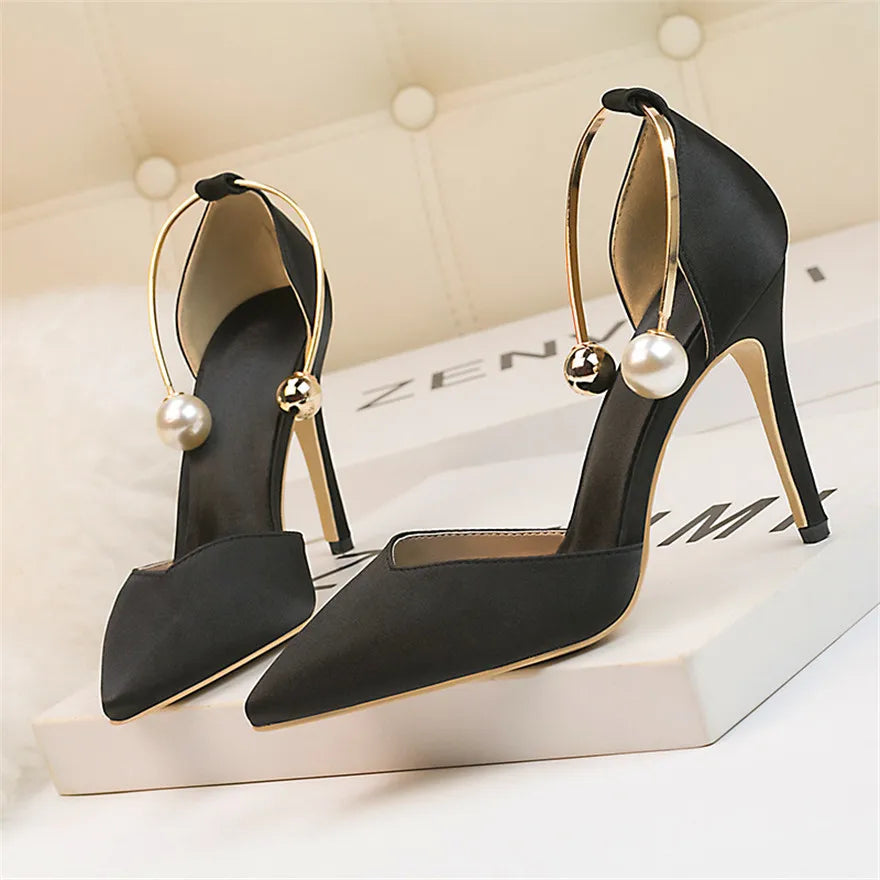 Perlata Arc Pumps
